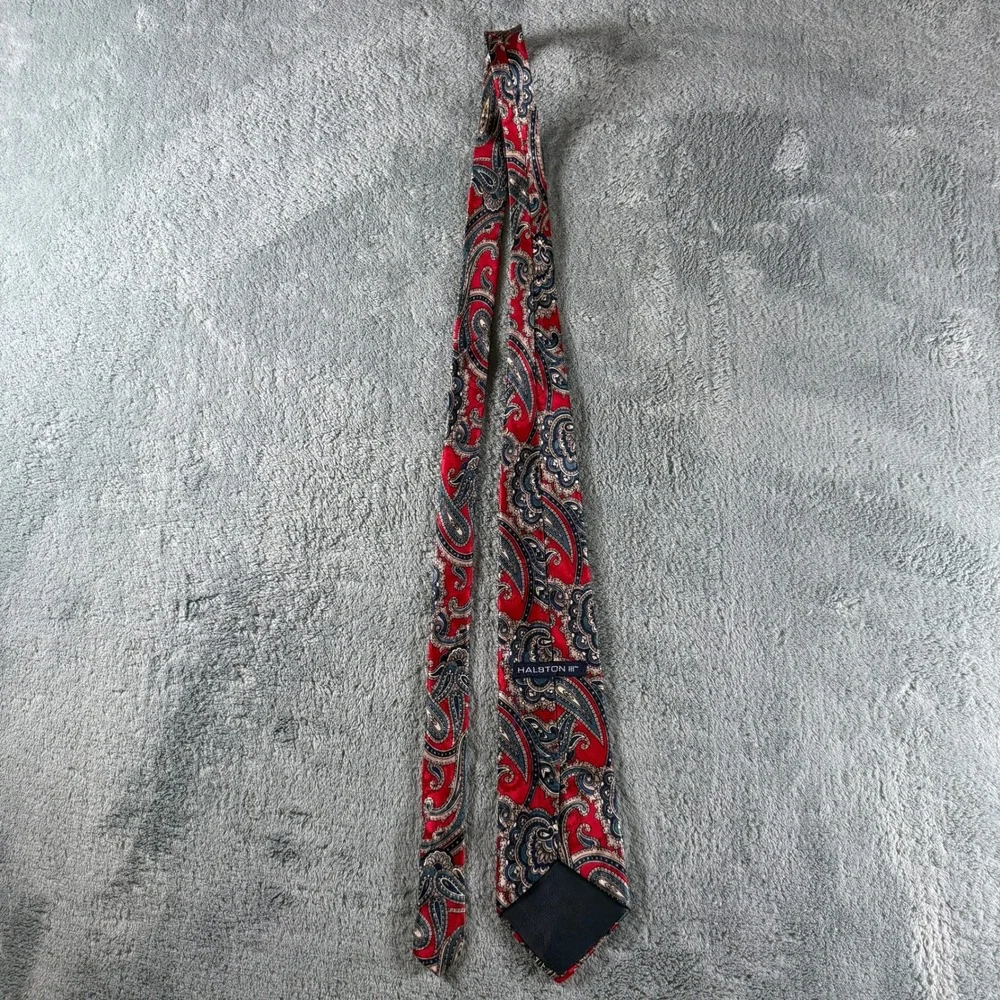 Halston III Mens Red Blue Paisley Italian Silk Necktie Made in USA Vintage Style